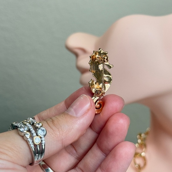 ⚜️❤️‍🔥 Ocean Seahorse Brooch  🌊 - Picture 4 of 9